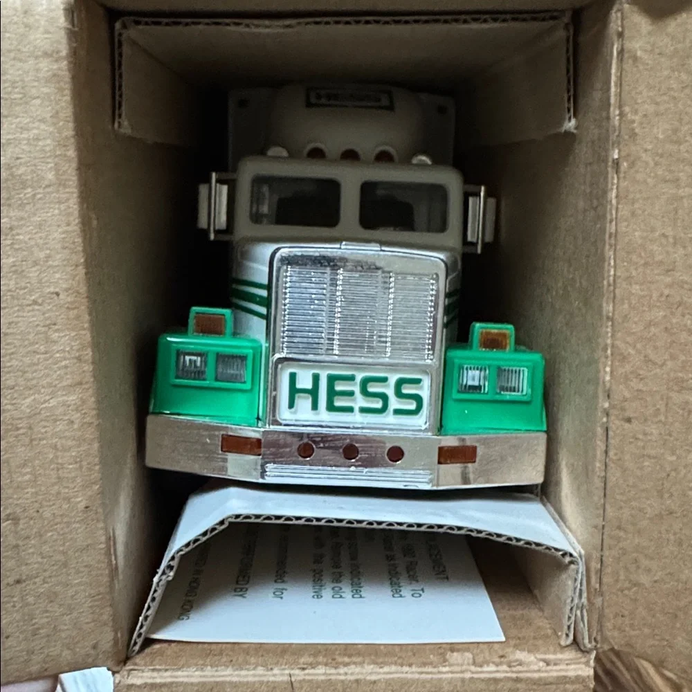 Vintage Hess 1992 18 Wheeler and Racer collectible toy new in box